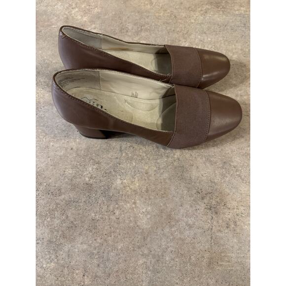 CLIFFS BY WHITE MOUNTAIN - Vivian Small Block Heel Women Shoe, Size 6 - Picture 2 of 7